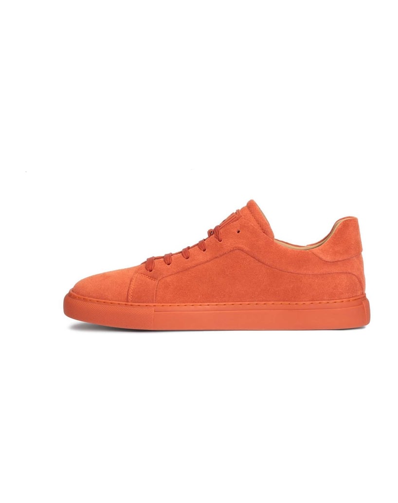 Kazar-Orangefarbene-Herren-Sneaker-im-urbanen