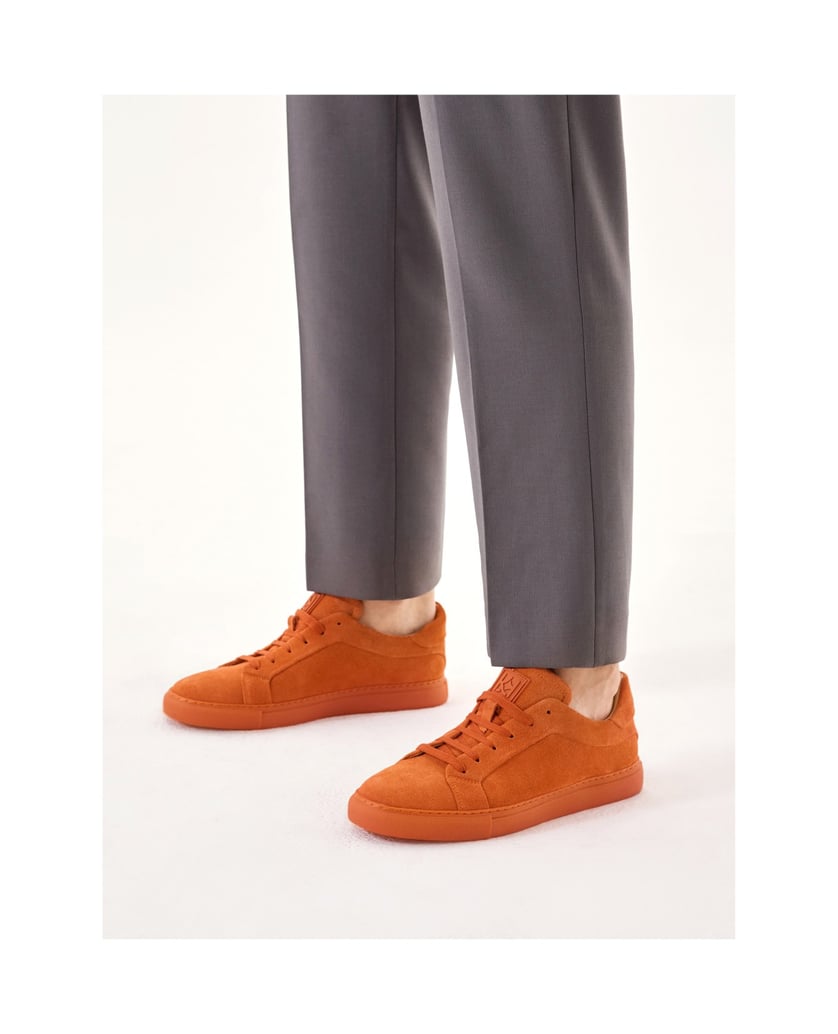 Kazar-Orangefarbene-Herren-Sneaker-im-urbanen