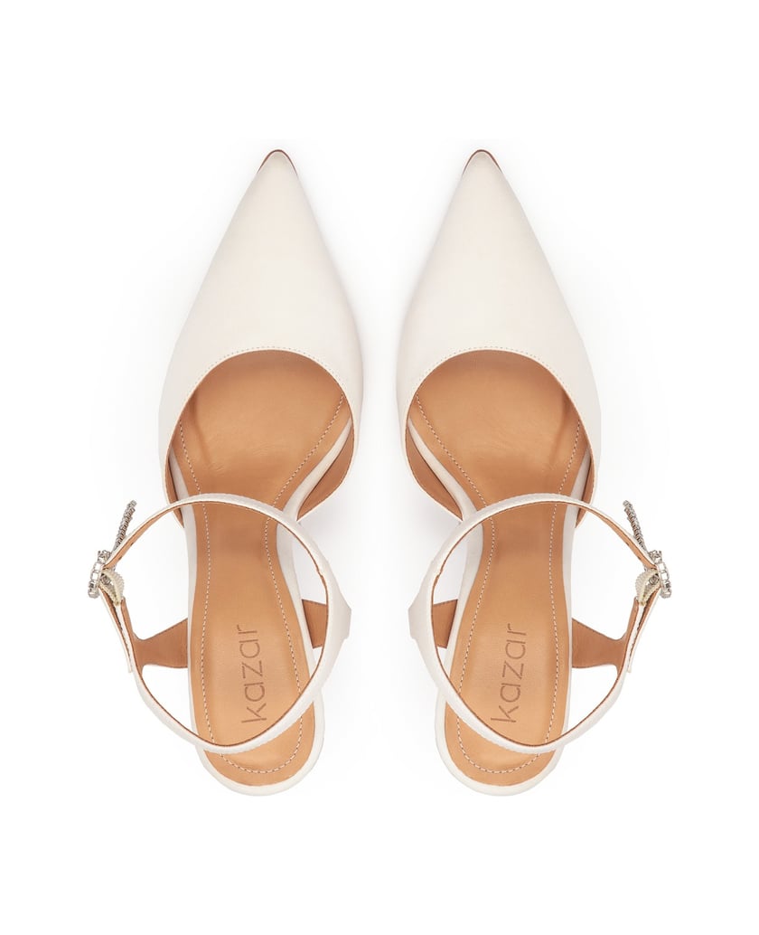 Kazar-Weiße-Hochzeitspumps-mit-einem-Anhänger