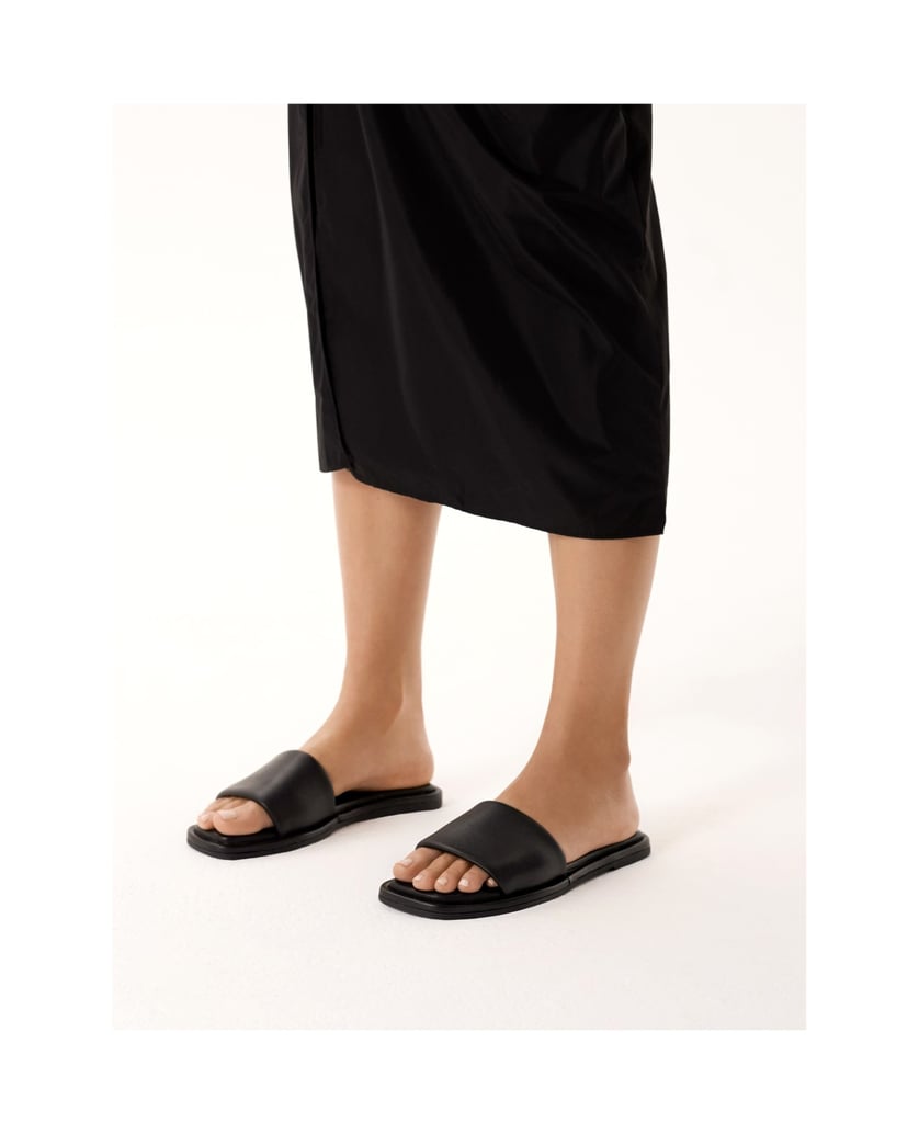 Kazar-Schwarze-Pantoletten-aus-Leder-im-Minima