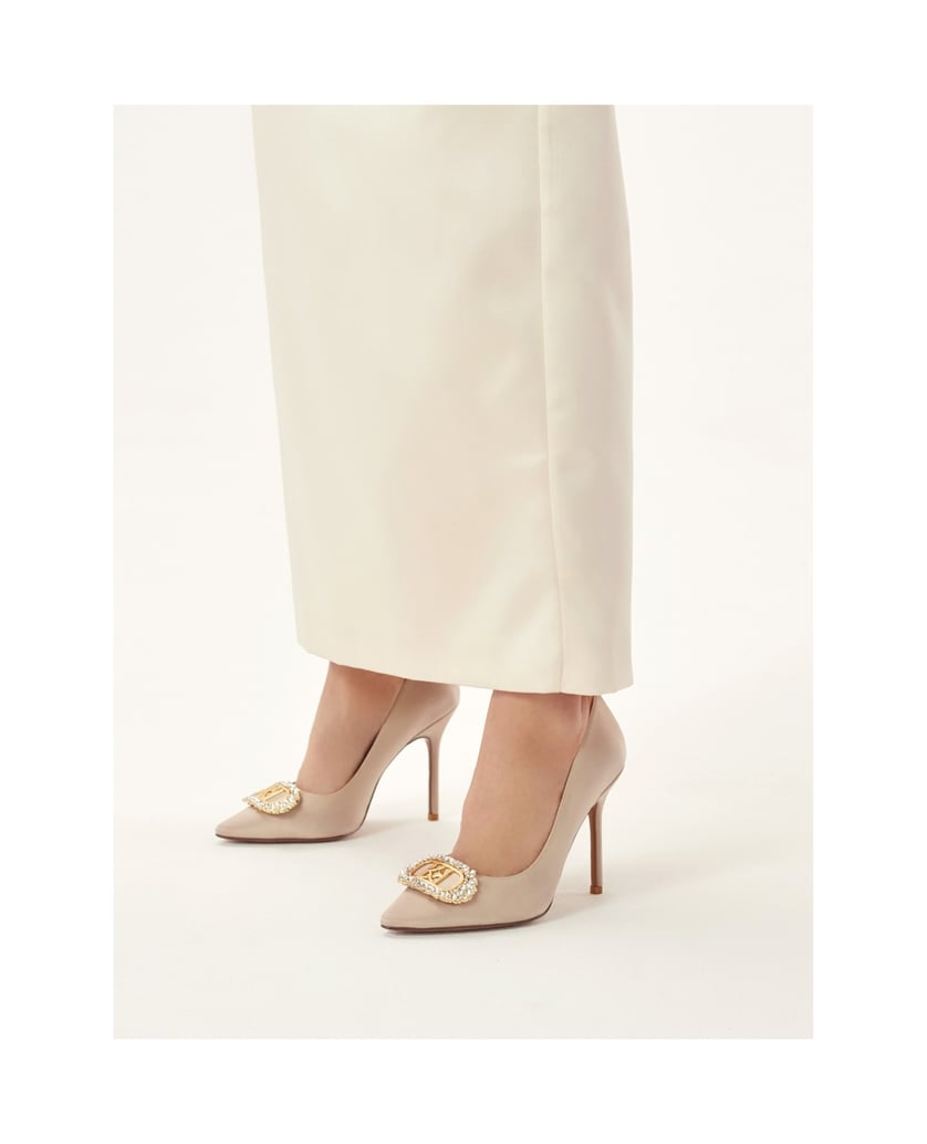Kazar-Dekorierte-Hochzeitspumps-aus-beigem-Sto