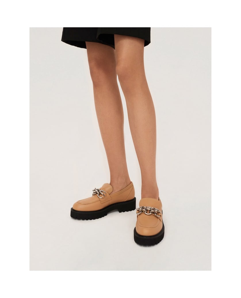 Kazar-Ladies’-flat-shoes-with-a-chunky-sole-and-chain-velbloudí