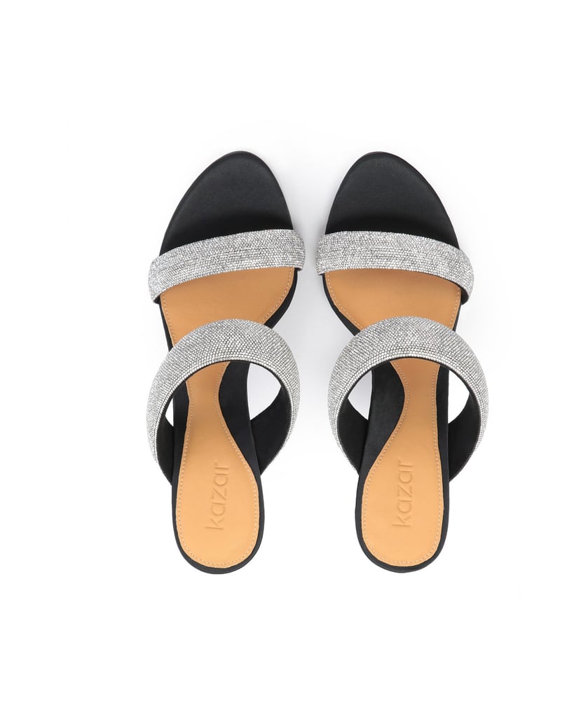 Kazar-Schwarze-Pantoletten-aus-Textil-mit-glän-schwarz