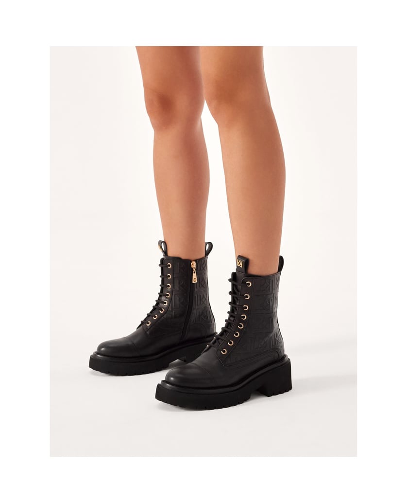 Kazar-Lederstiefel-mit-geprägten-Monogrammen-schwarz