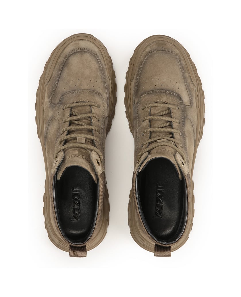 Kazar-Turnschuhe-mit-hohem-Schaft-auf-einer-er