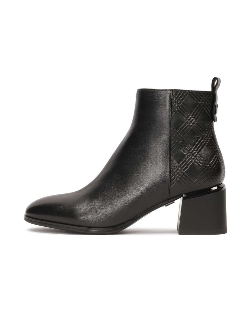Kazar-Booties-decorated-with-embossed-pattern-čierna