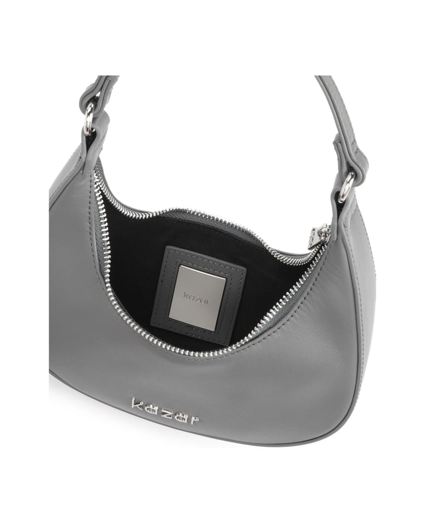 Kazar-Schlanke,-halbmondförmige-Ledertasche-zu