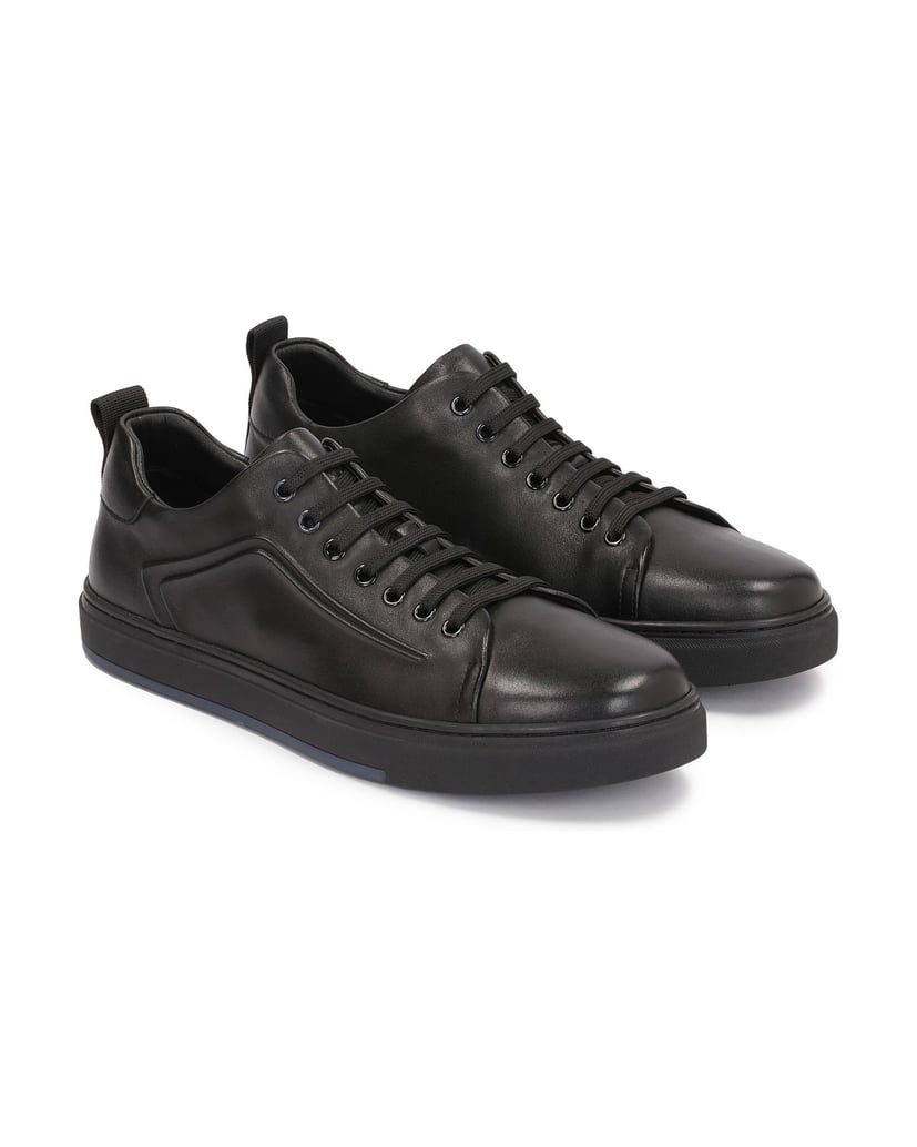 Kazar-Black-sneakers-for-men-with-a-protruding,-embossed-pattern-čierna
