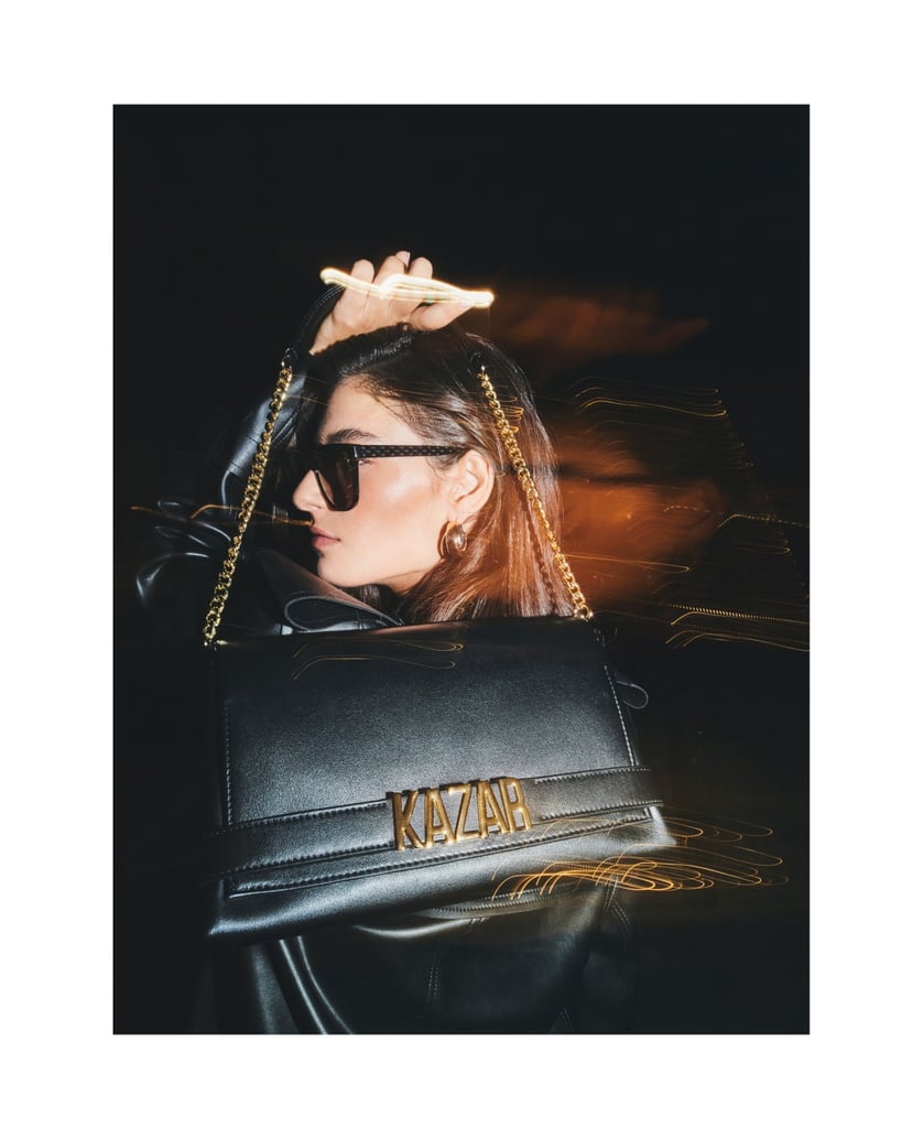 Kazar-Schwarze-geometrische-Handtasche-mit-Met