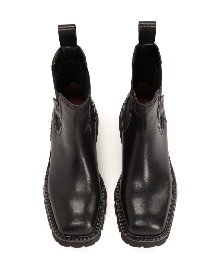 Kazar-Schlupfstiefel-mit-einer-Kette-auf-der-R