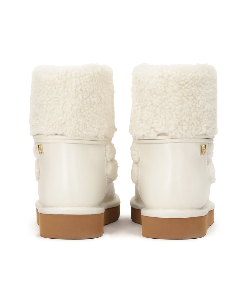 Kazar-Cream-snow-boots-on-a-brown-sole-biela