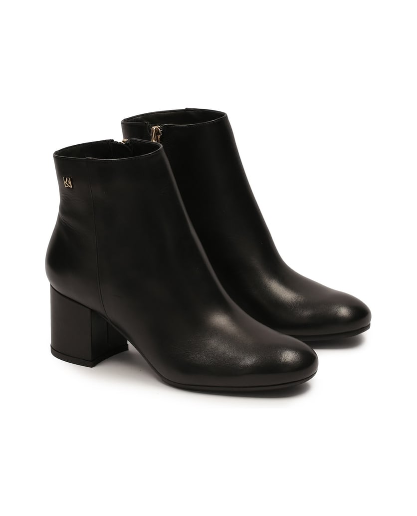 Kazar-Klassische-schwarze-Stiefel-an-einem-Pfo-schwarz