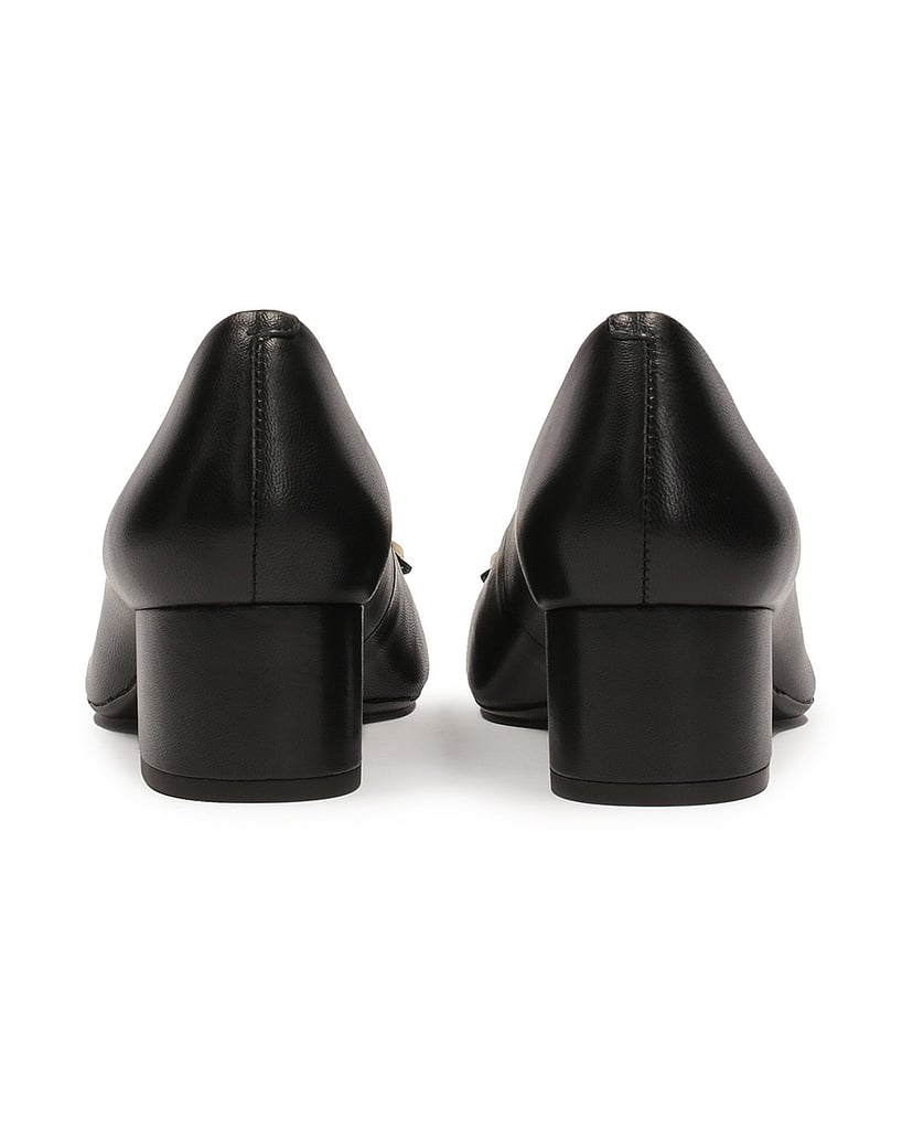 Kazar-Niedrige-Lederpumps-mit-Metallverzierung-schwarz