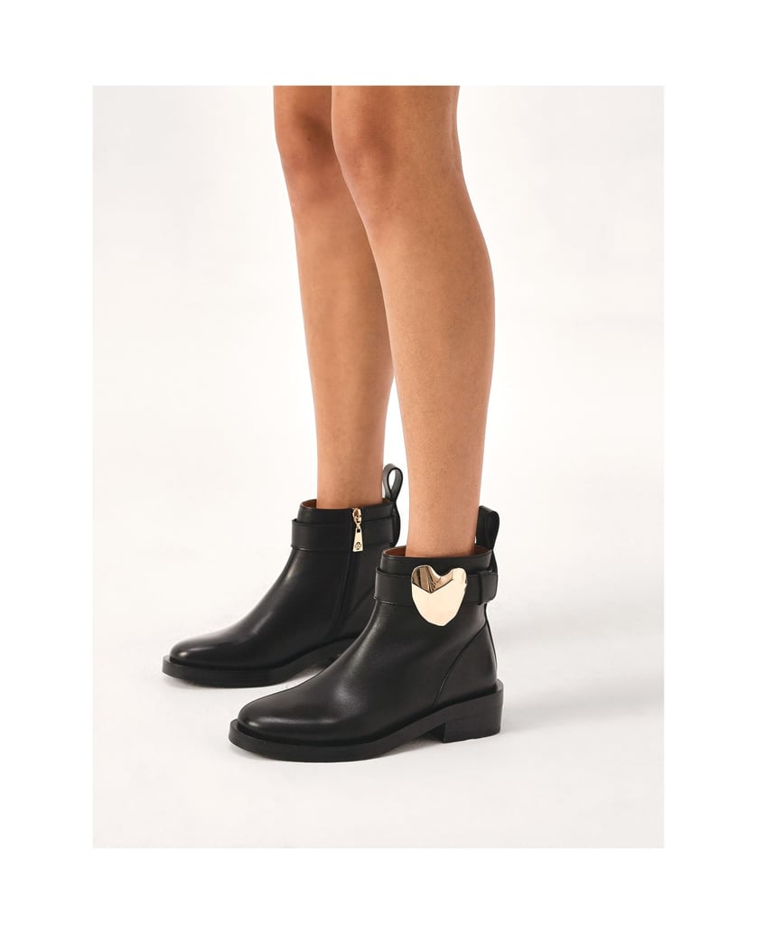 Kazar-Low-boots-decorated-with-a-metal-heart-černá