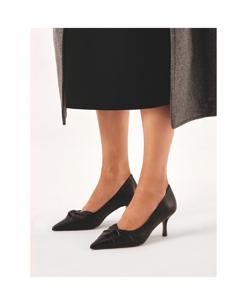 Kazar-Black-pumps-with-interlaced-embellishment-čierna