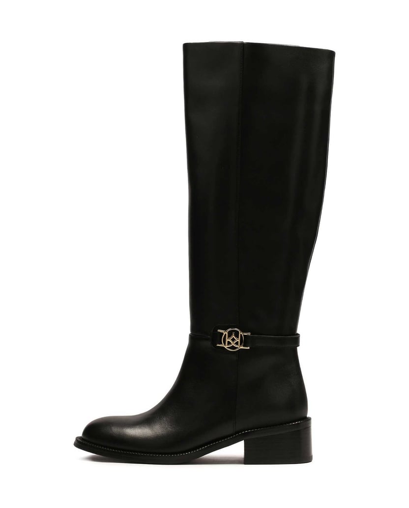 Kazar-Simple-leather-boots-with-a-metal-monogram-čierna