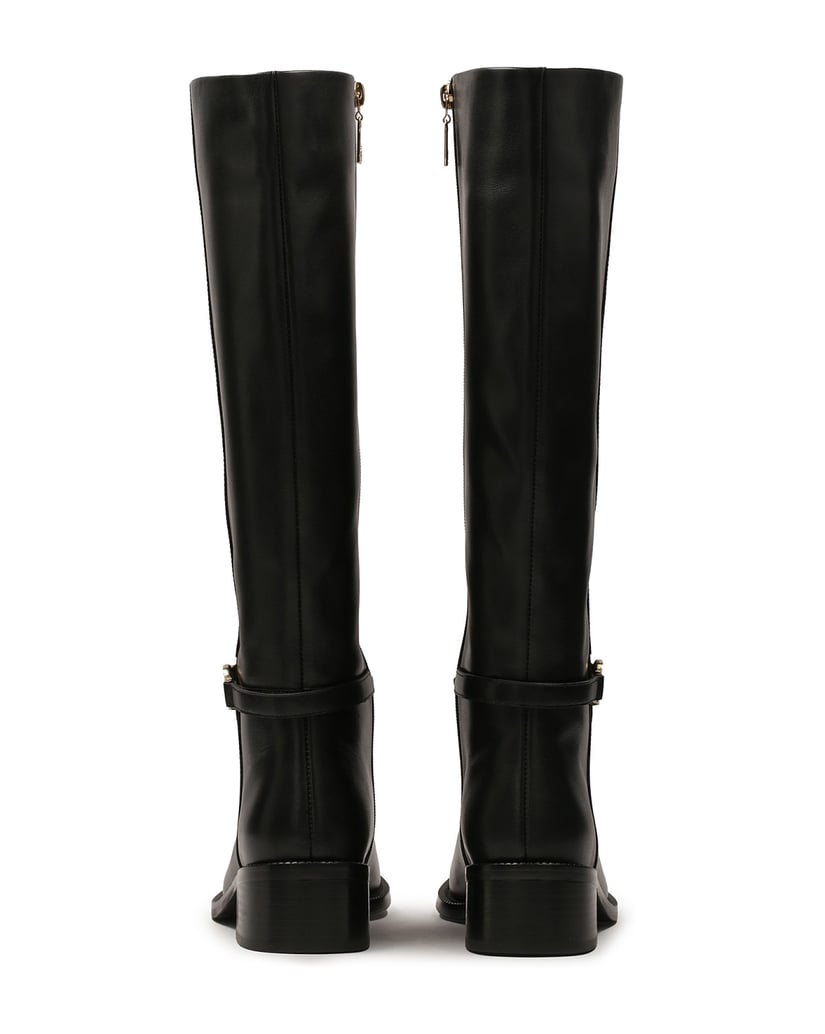 Kazar-Simple-leather-boots-with-a-metal-monogram-čierna