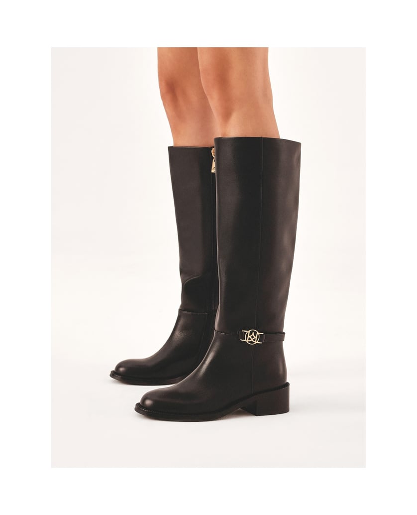 Kazar-Simple-leather-boots-with-a-metal-monogram-čierna