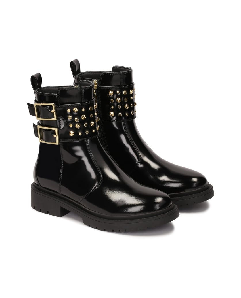 Kazar-Flat-boots-with-decorated-buckle-flap-černá