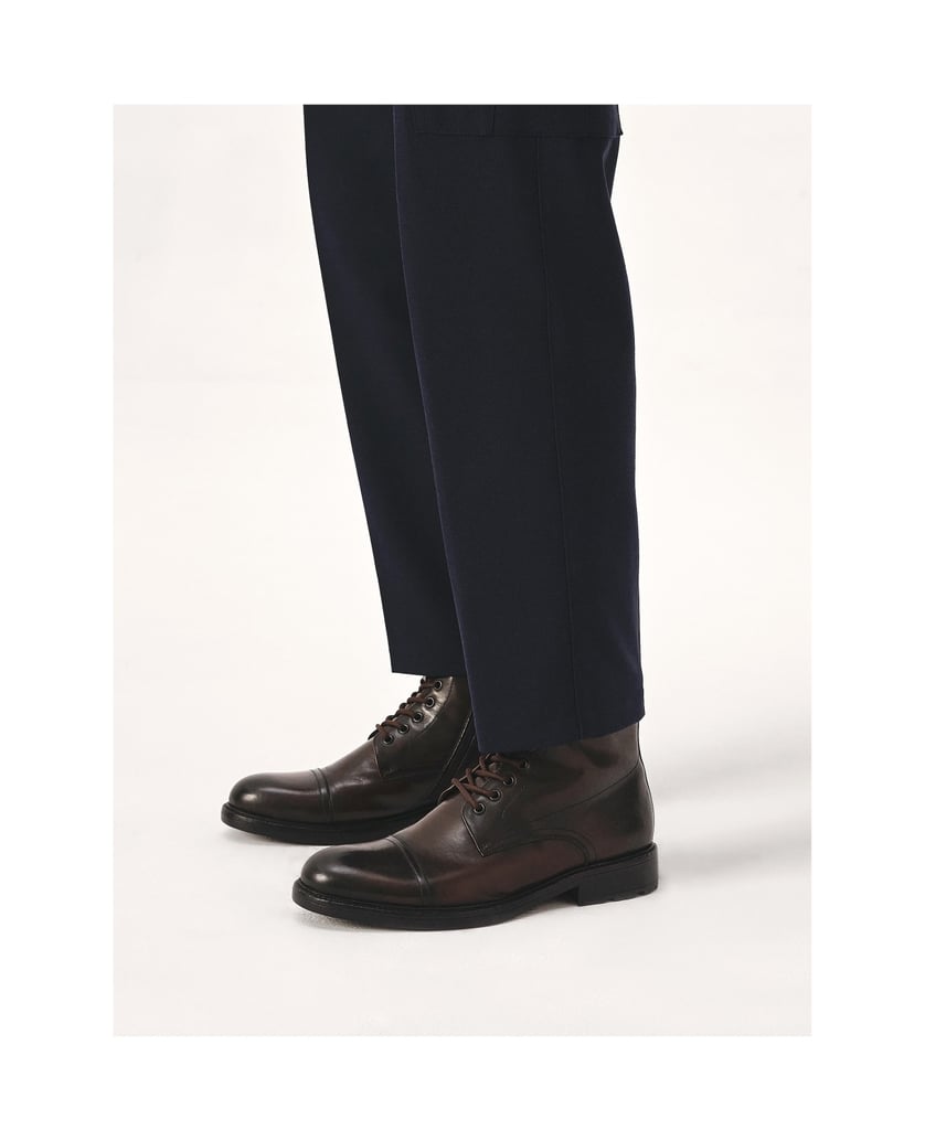 Kazar-Braune-Stiefel-mit-Nähten-an-der-Nase-braun