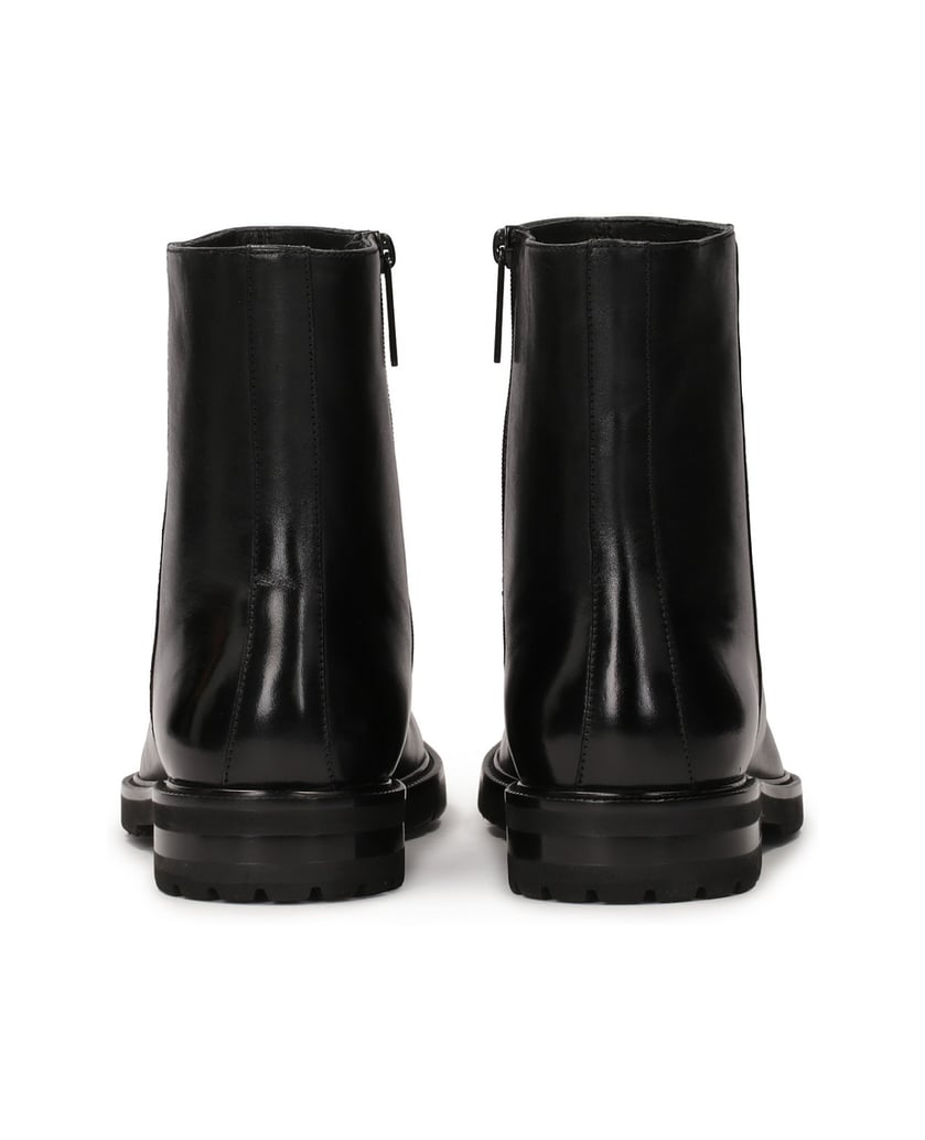 Kazar-Schwarze-Lederstiefel-mit-minimalistisch-schwarz