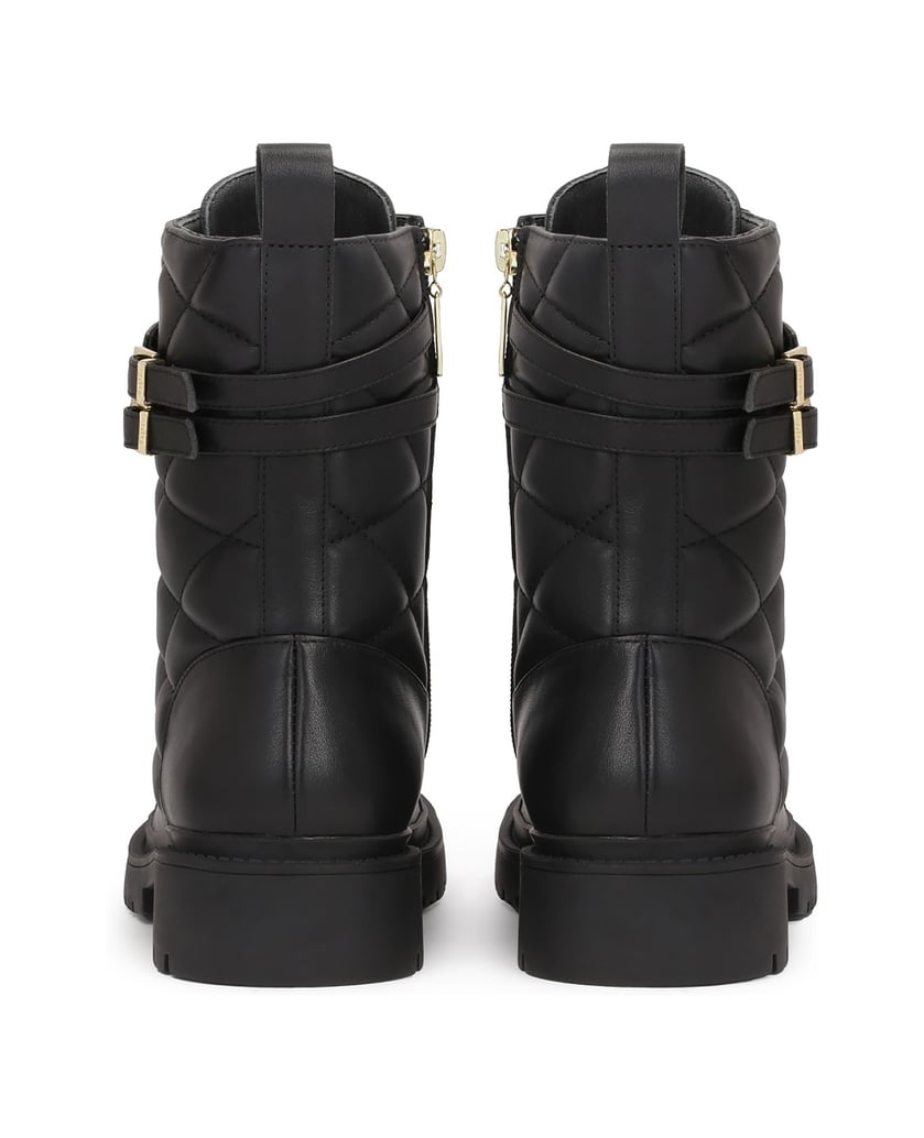 Kazar-Lederstiefel-mit-Metallbeschriftung-schwarz