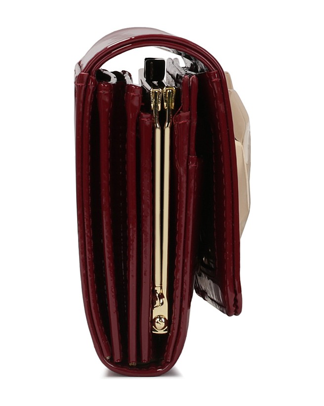 Kazar-Elegant-patent-wallet-with-large-decoration-on-the-front-červená