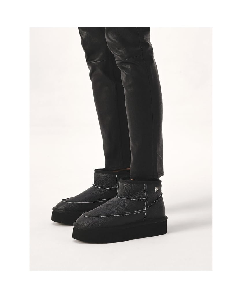Kazar-Black-leather-snow-boots-with-white-threading-černá
