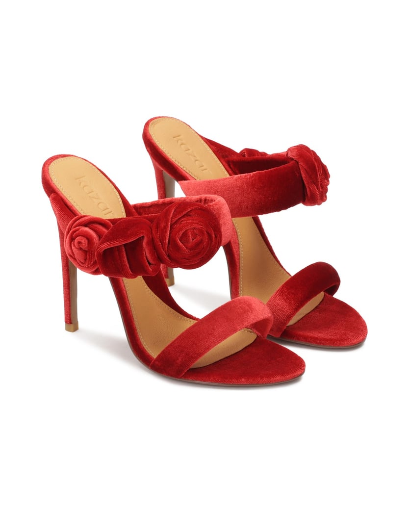 Kazar-Rote-Pantoletten-mit-dreidimensionaler-V-rot