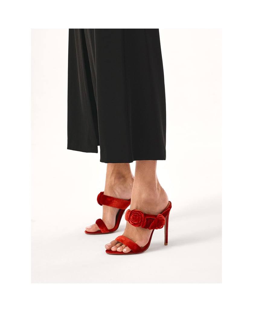 Kazar-Rote-Pantoletten-mit-dreidimensionaler-V-rot