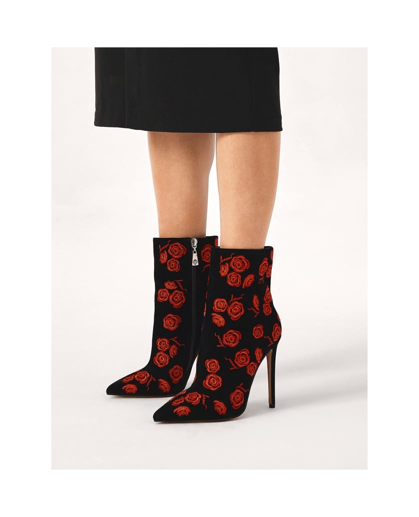 Kazar-Suede-boots-with-embroidered-red-flowers-černá