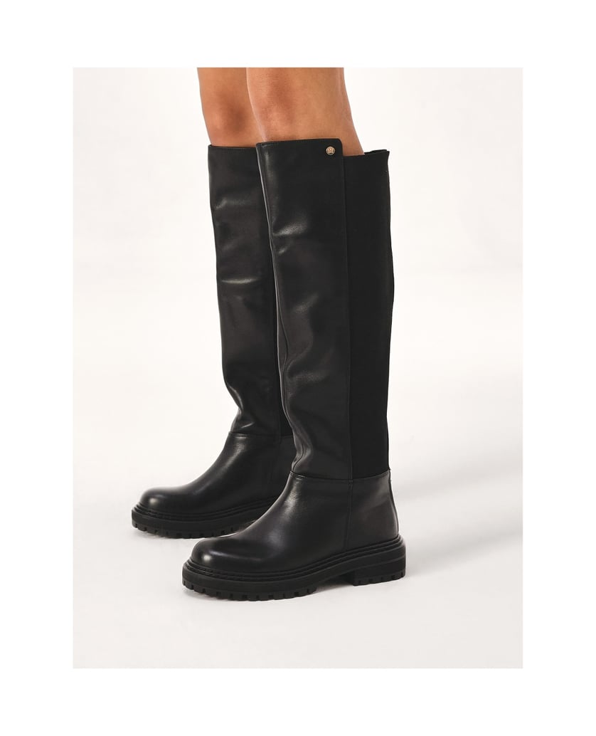 Kazar-Schwarze-Stiefel-mit-Schlupfschaft-auf-T-schwarz