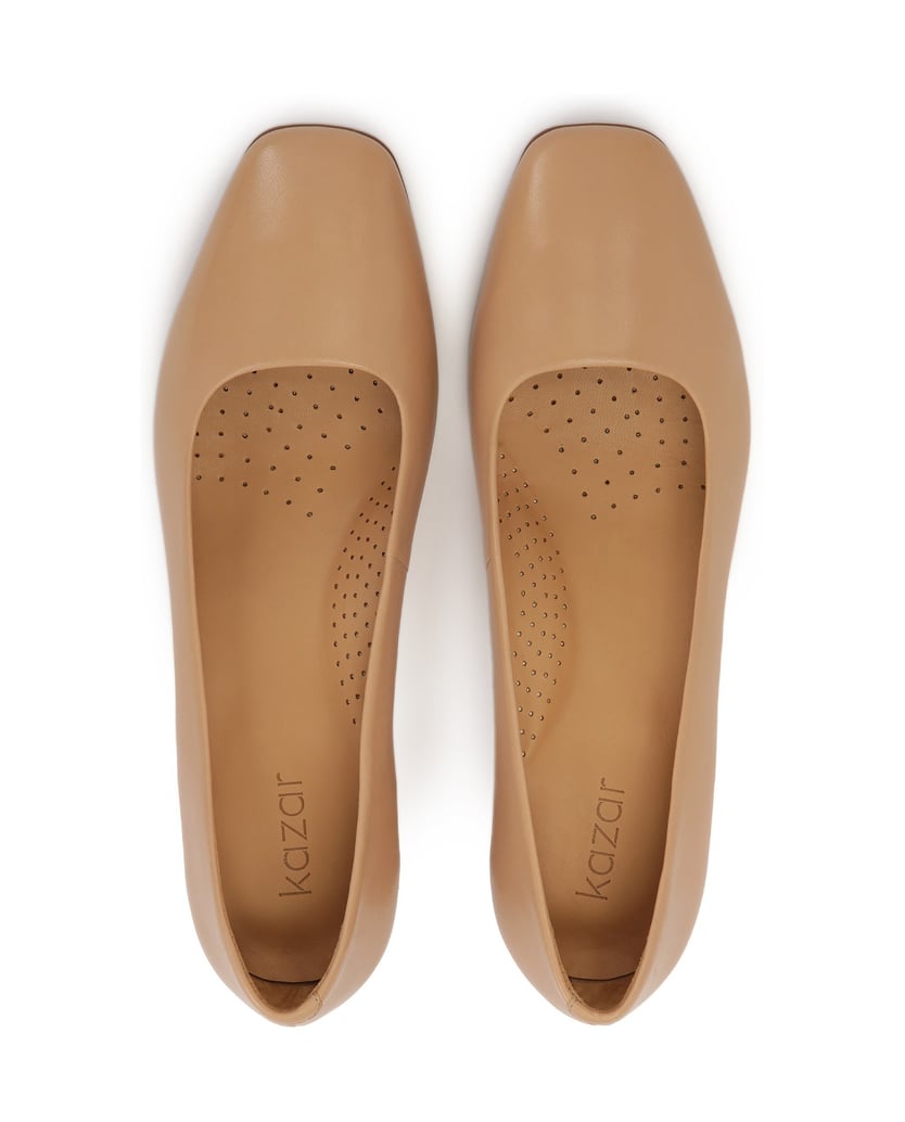 Kazar-Beige-pumps-on-a-post-béžová
