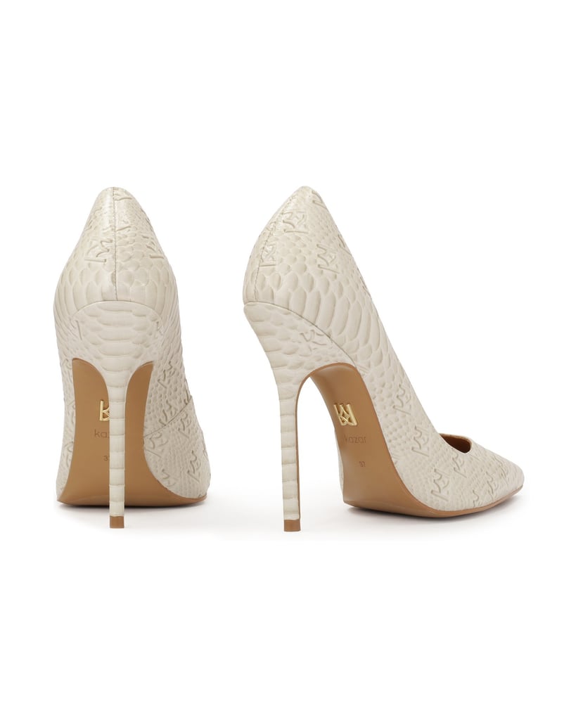 Kazar-Elegant-pumps-with-embossed-pattern-bílá