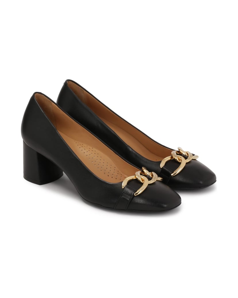 Kazar-Black-pumps-decorated-with-a-thick-chain-čierna