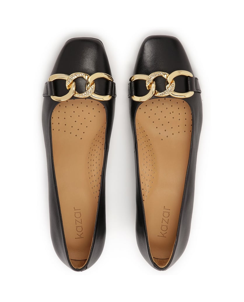 Kazar-Black-pumps-decorated-with-a-thick-chain-čierna
