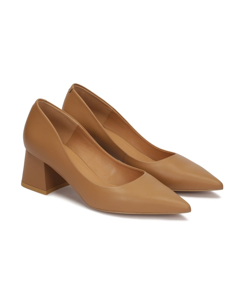 Kazar-Light-brown-pumps-with-a-wide-heel-velbloudí