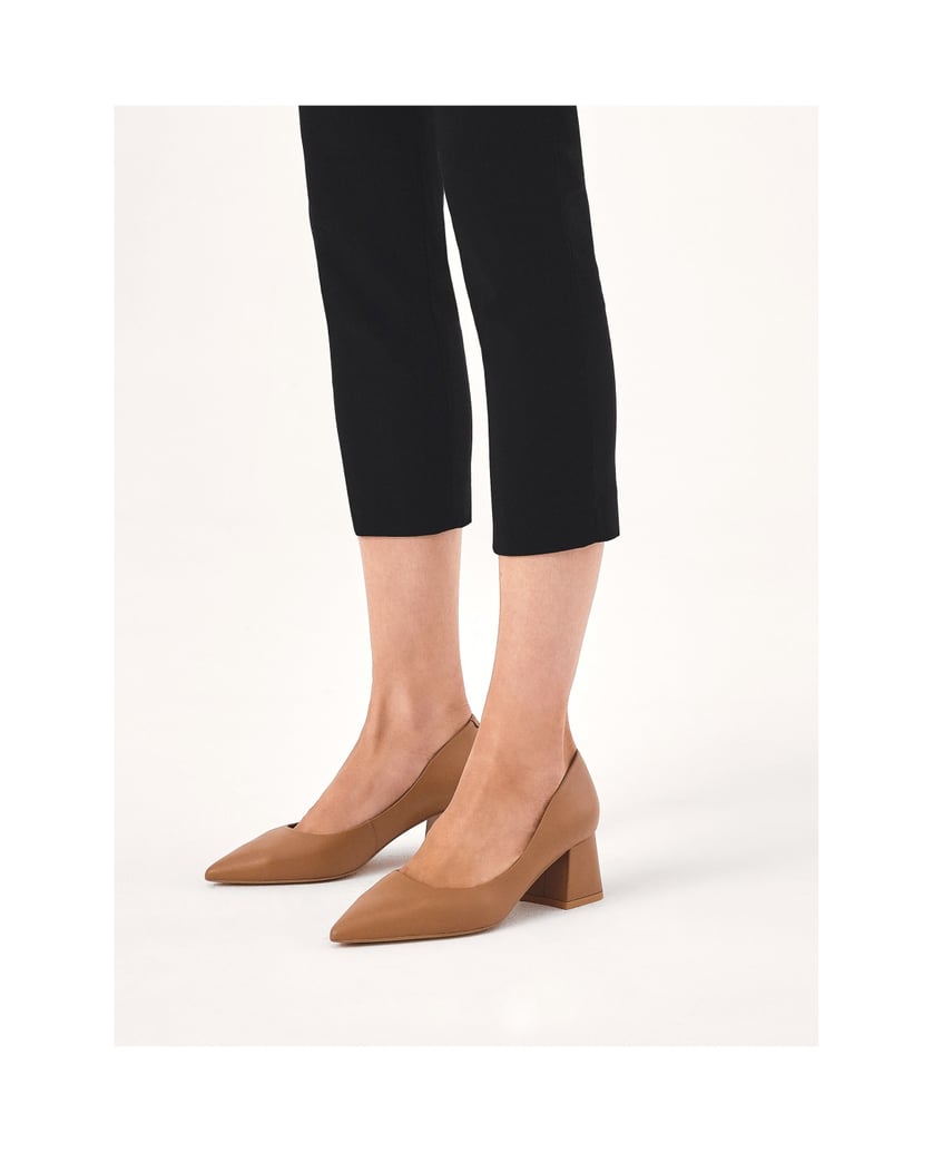 Kazar-Light-brown-pumps-with-a-wide-heel-velbloudí