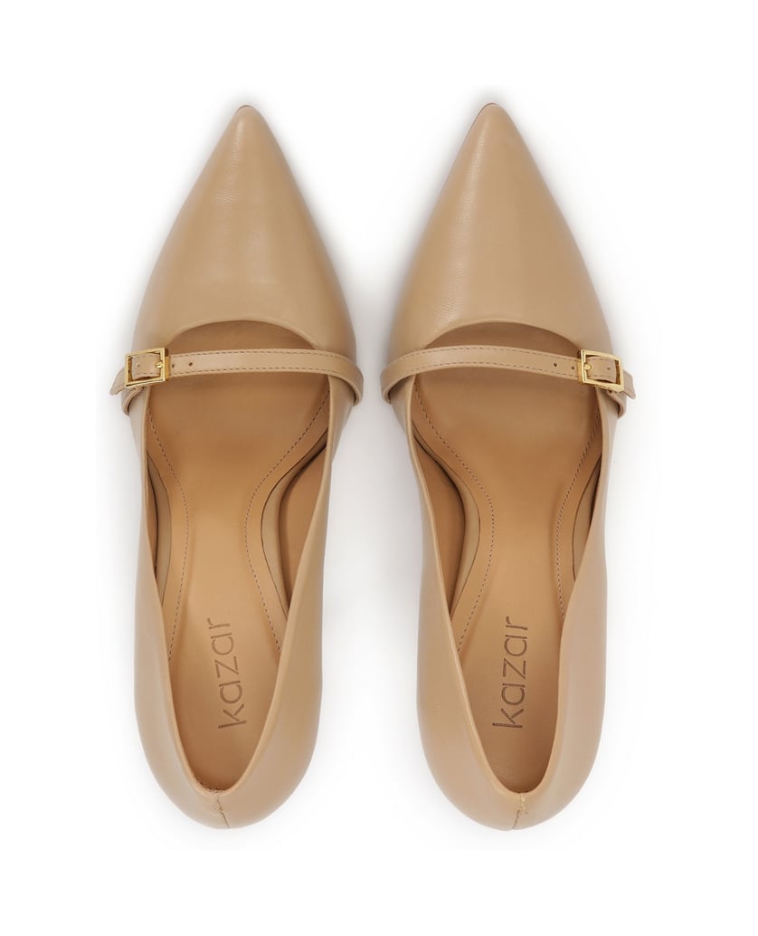 Kazar-Beigefarbene-Pumps-mit-Verzierung-auf-de-beige