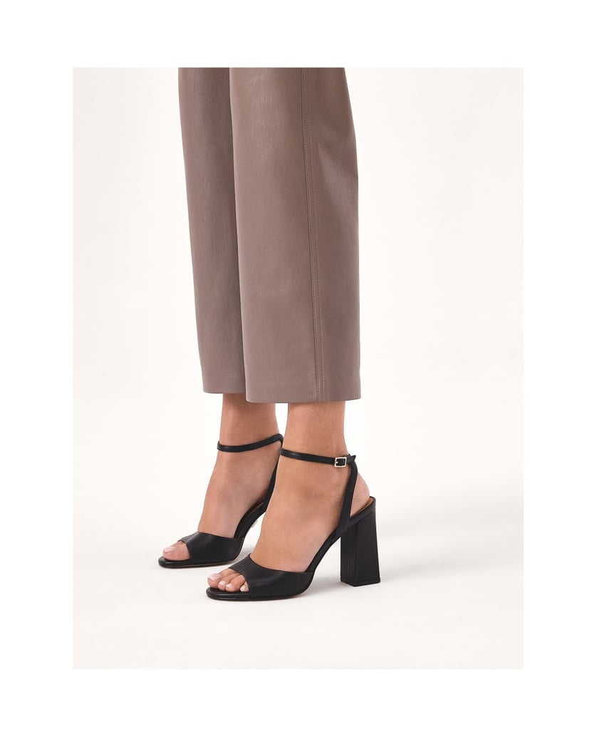 Kazar-Black-sandals-with-a-wide-heel-čierna