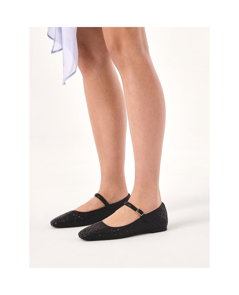 Kazar-Flat-sole-pumps-with-openwork-embellishment-černá