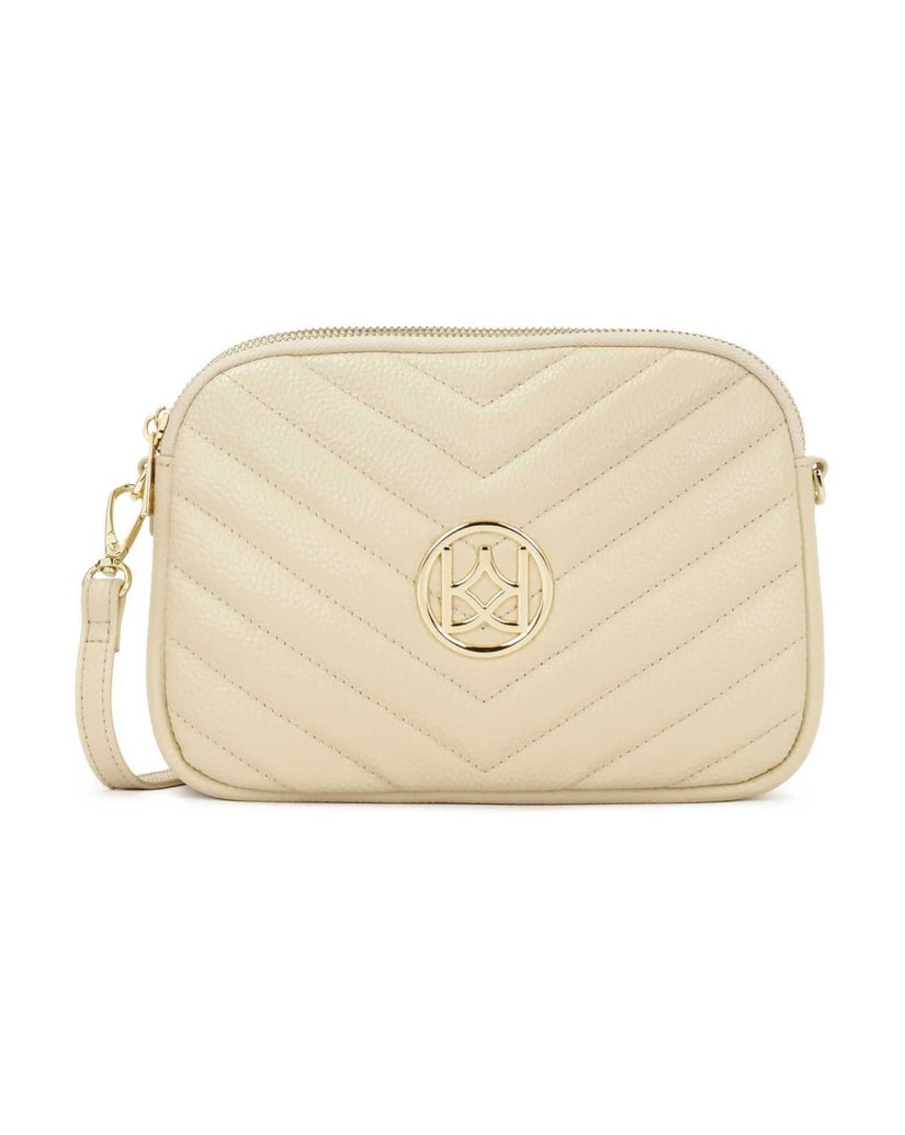 Kazar-Cremefarbene-Umhängetasche-mit-großem-KA-weiss