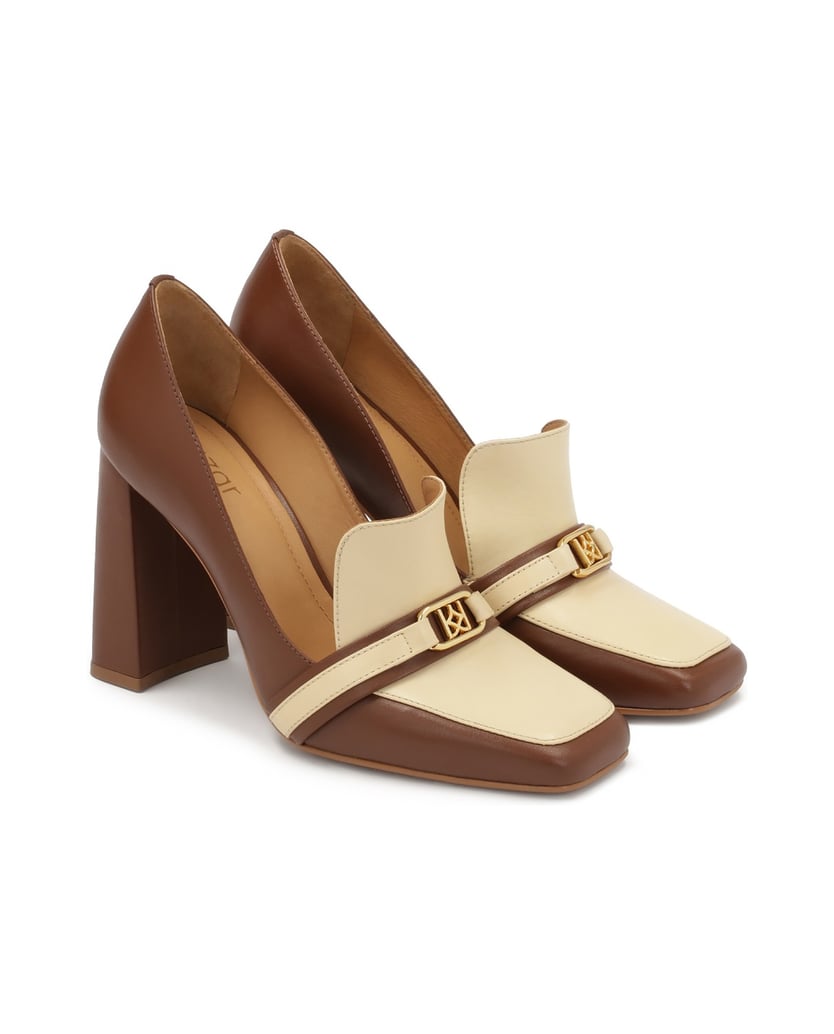 Kazar-Braune-und-beigefarbene-Pumps-an-einem-P-braun