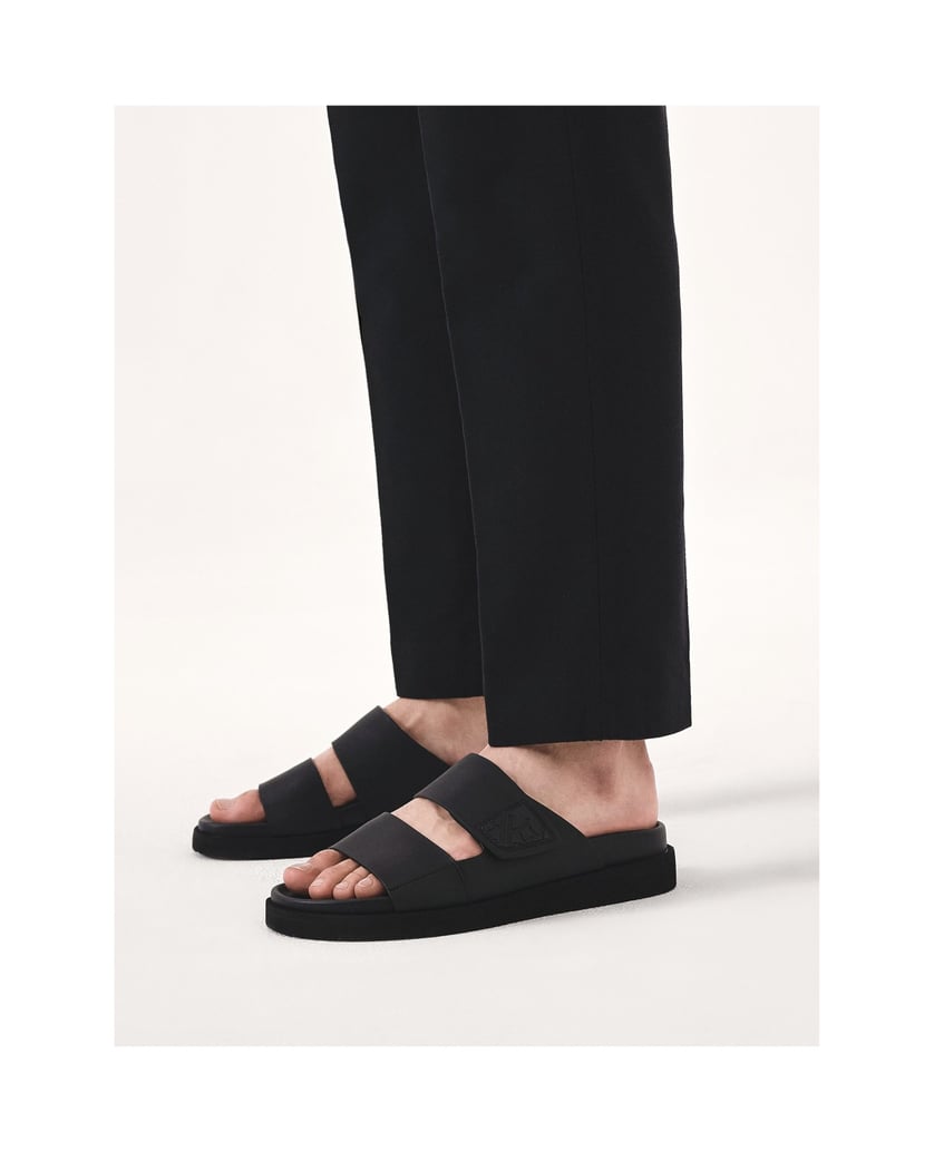 Kazar-Bequeme-schwarze-Pantoletten-mit-mattem-schwarz