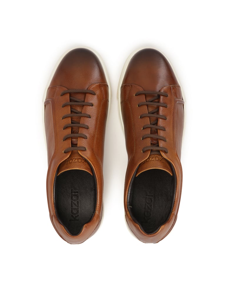 Kazar-Braune-Turnschuhe-mit-weißer-Sohle