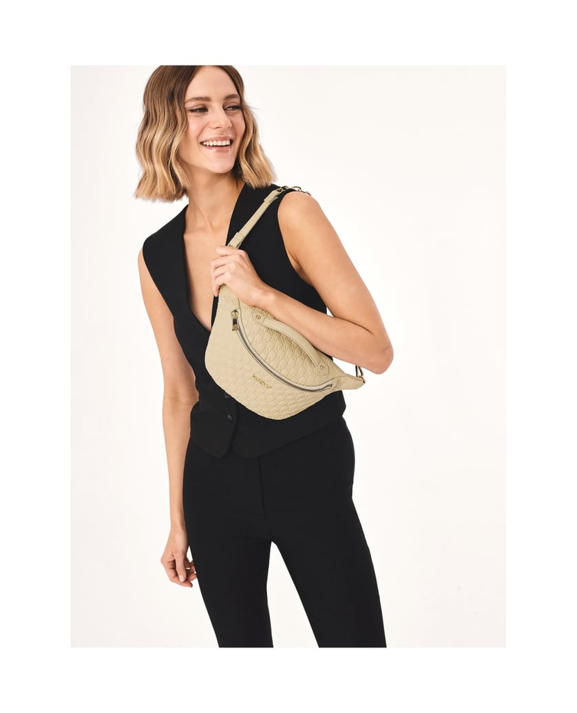 Kazar-Beigefarbene-Lederniere-mit-KAZAR-Monogr