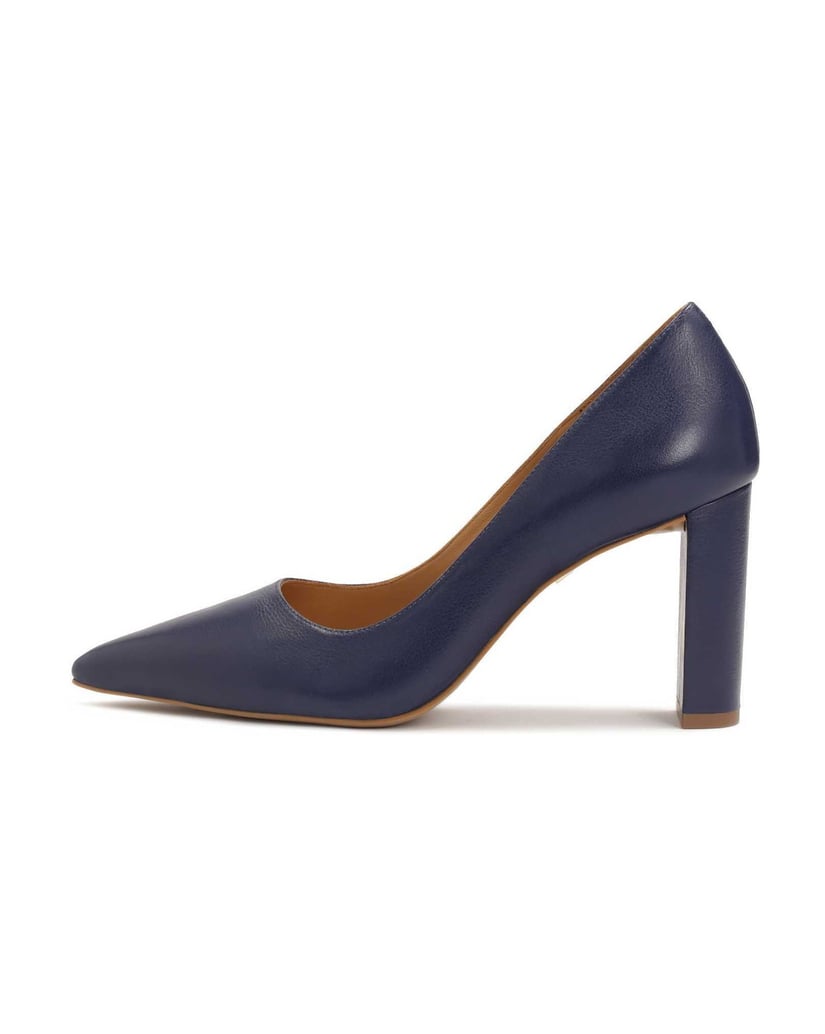 Kazar-Navy-blue-pumps-on-a-post-with-pointed-toe-noses-tmavě-modrá