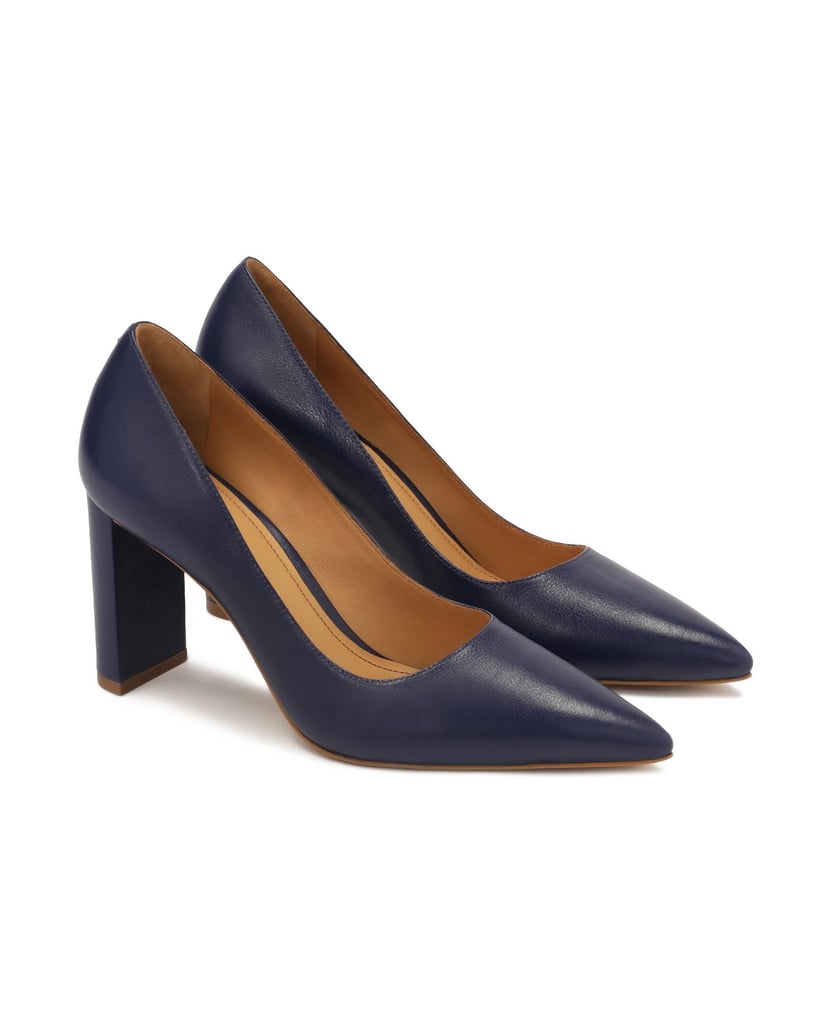 Kazar-Navy-blue-pumps-on-a-post-with-pointed-toe-noses-tmavě-modrá