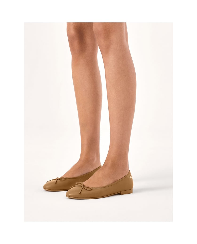 Kazar-Light-brown-ballerinas-with-round-nose-ťavia