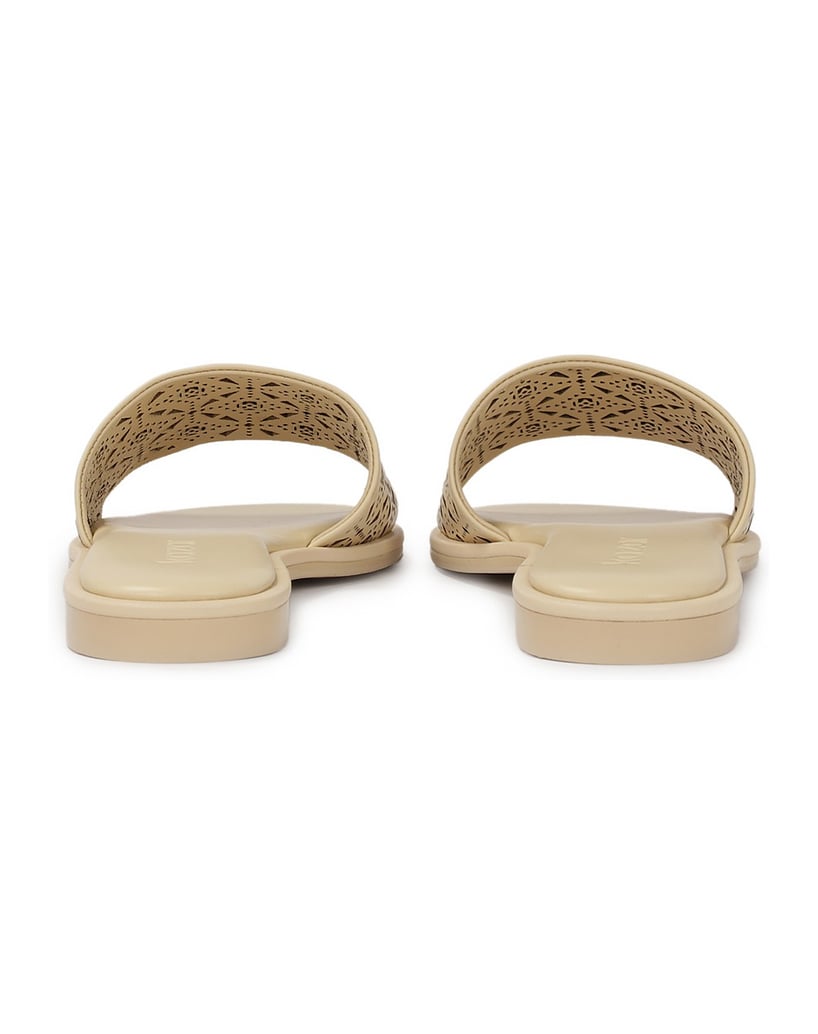 Kazar-Cream-slides-with-a-wide-strap-in-a-fine-pattern-bílá